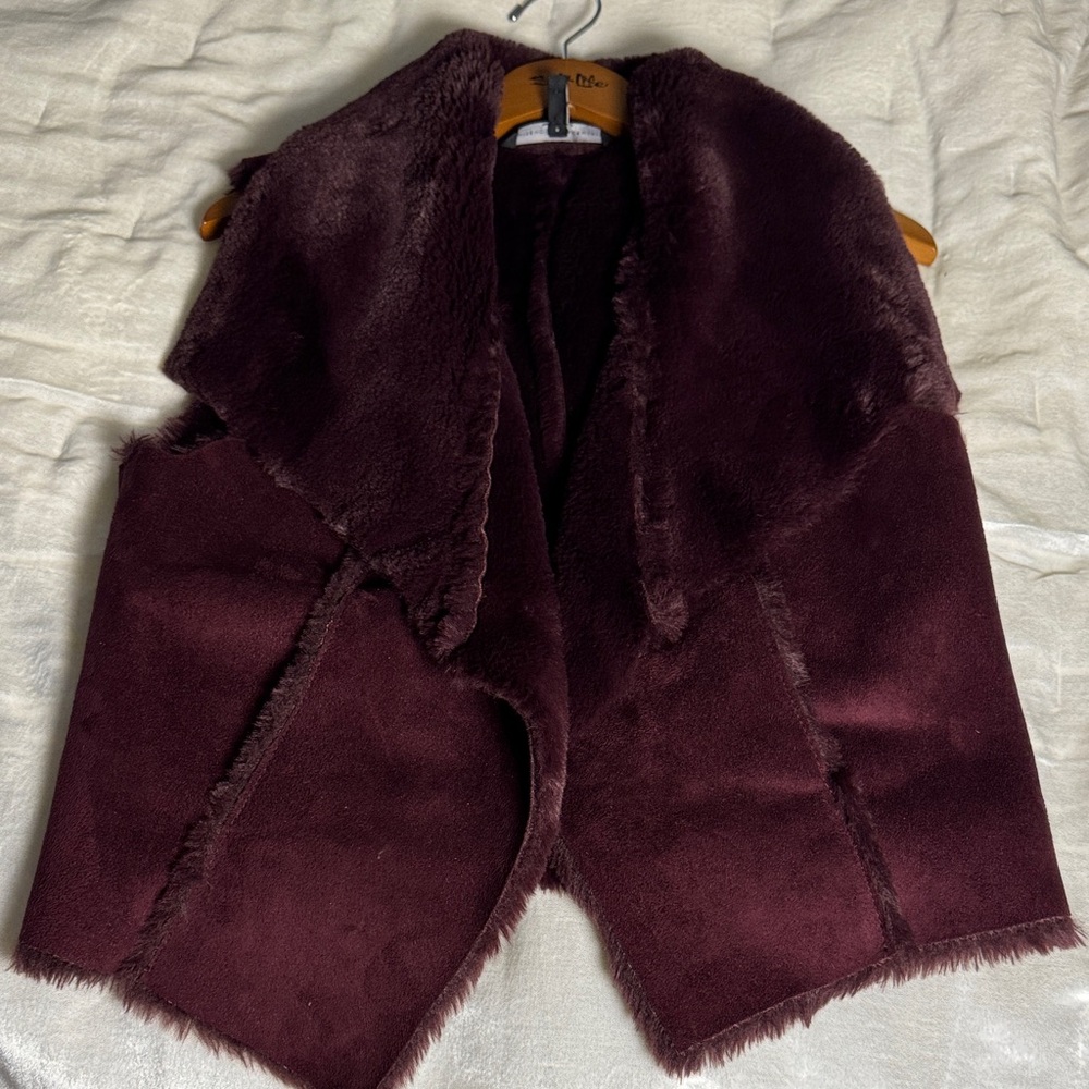 White House Black Market Deep Burgundy Faux Fur Vest Size Small